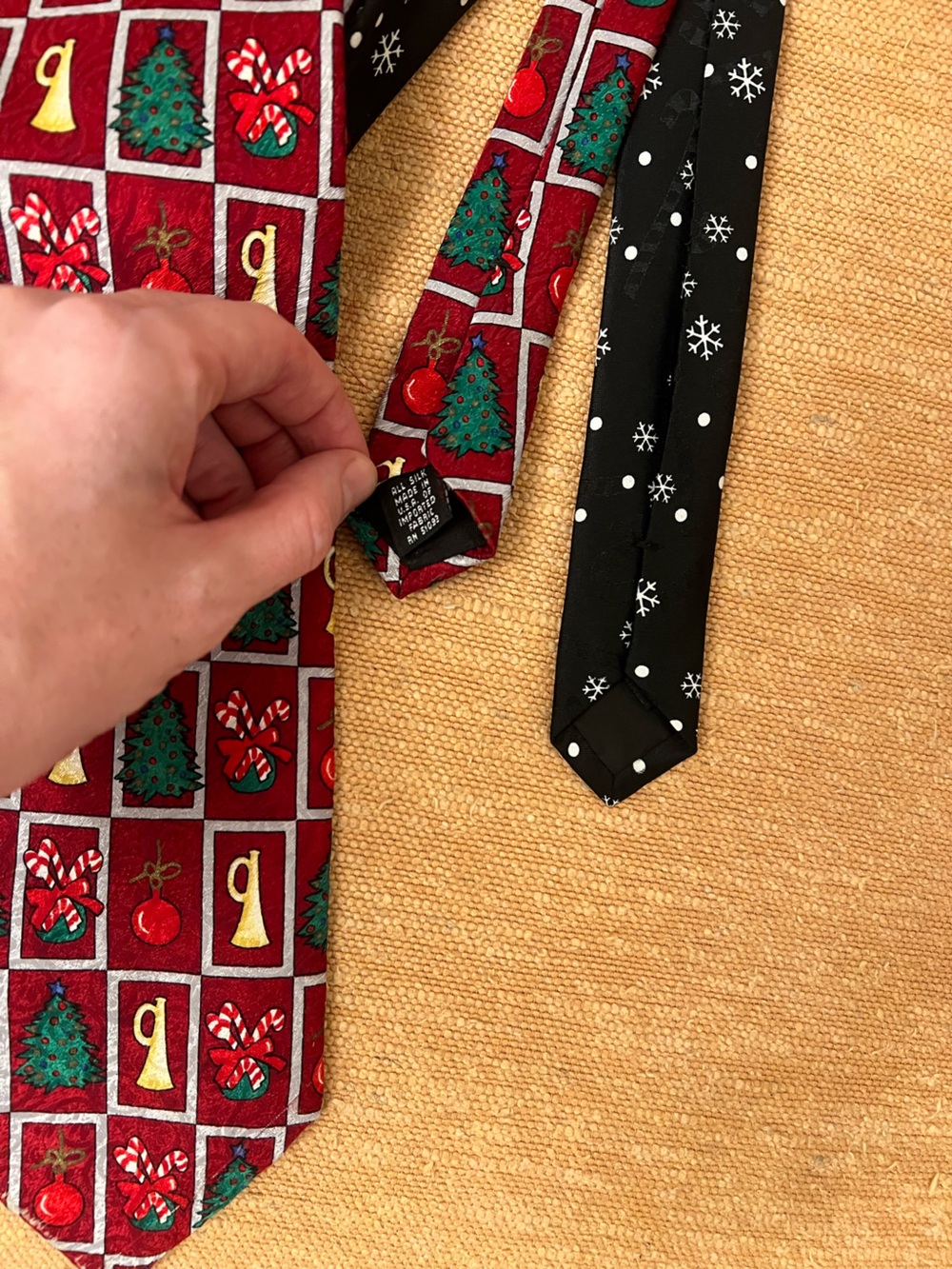 Vintage Christmas tie silk hallmark 90s set of 2 - Picture 2 of 3